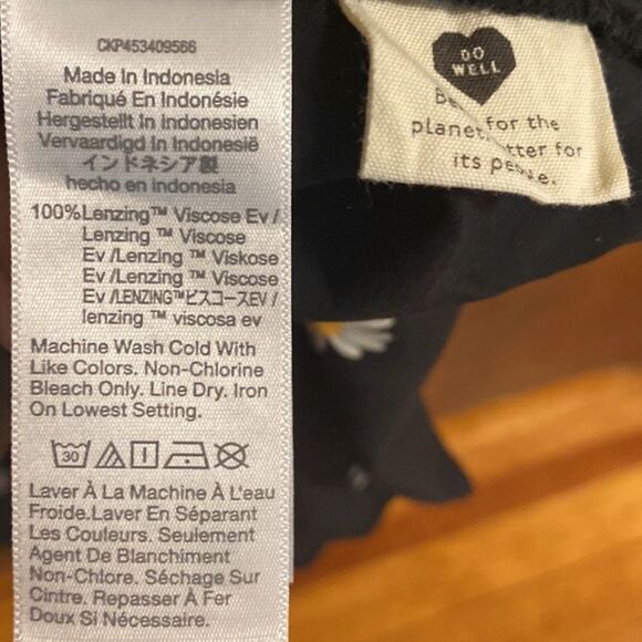 Madewell Ruffled Tier Dress in Lazy Daises - Picture 9 of 9